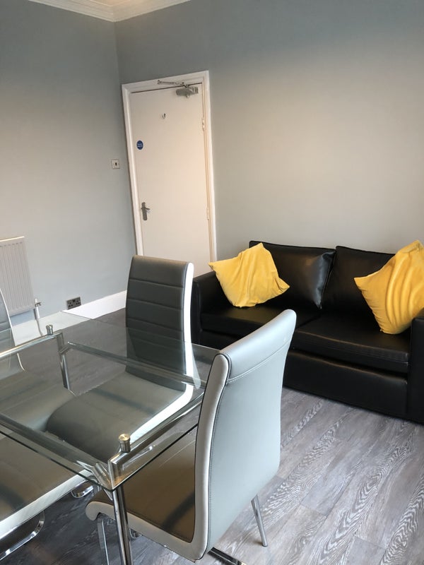 1 &2 bed apartment upper Bangor NO COUPLES - student accommodation in Bangor - img_2