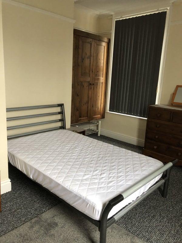 1 &2 bed apartment upper Bangor NO COUPLES - student accommodation in Bangor - img_3