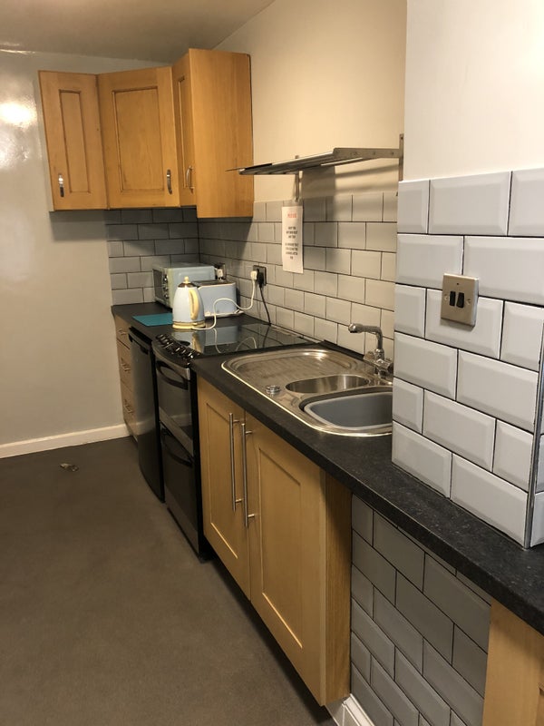 1 &2 bed apartment upper Bangor NO COUPLES - student accommodation in Bangor - img_4
