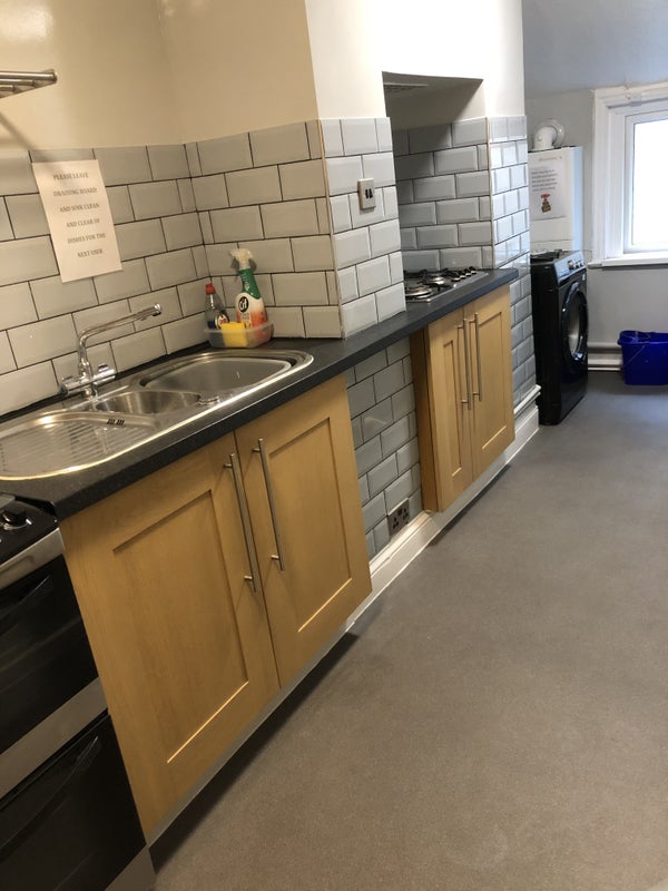 1 &2 bed apartment upper Bangor NO COUPLES - student accommodation in Bangor - img_5