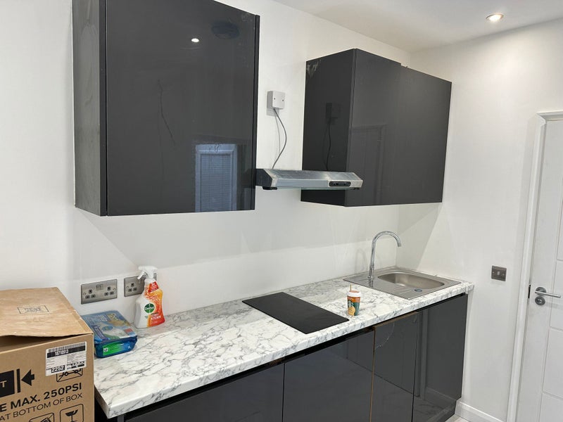 Ensuite loft near tube - quiet house student accommodation in Ruislip - img_5