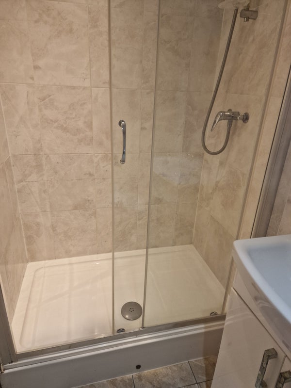 1 bedroom flat with own garden, bills included,. - student accommodation in Surbiton - img_7