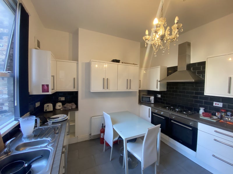1 Bedrooms Next To Lark Lane 🍃 - student accommodation in Aigburth - img_4