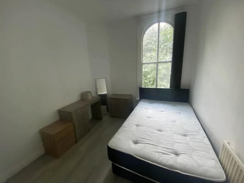 1 Bedrooms Next To Lark Lane 🍃 - student accommodation in Aigburth - img_1