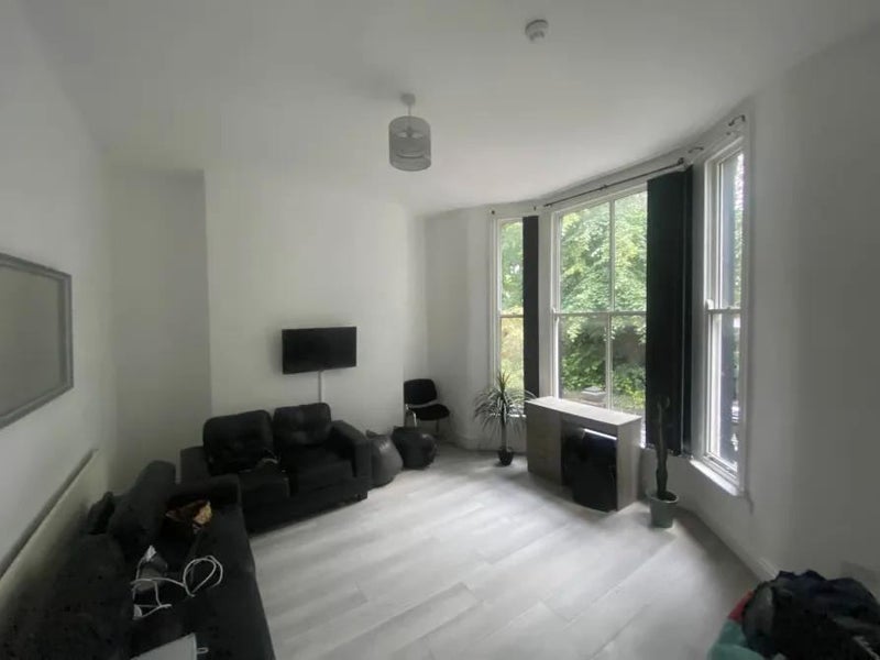 1 Bedrooms Next To Lark Lane 🍃 - student accommodation in Aigburth - img_3