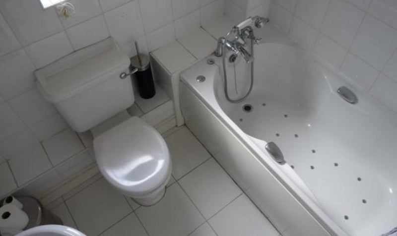 1 double bedroom in a house share - student accommodation in Cosby - img_5