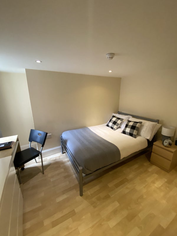 1 double bedrooms. £580 All bills included - student accommodation in Cheltenham - img_1