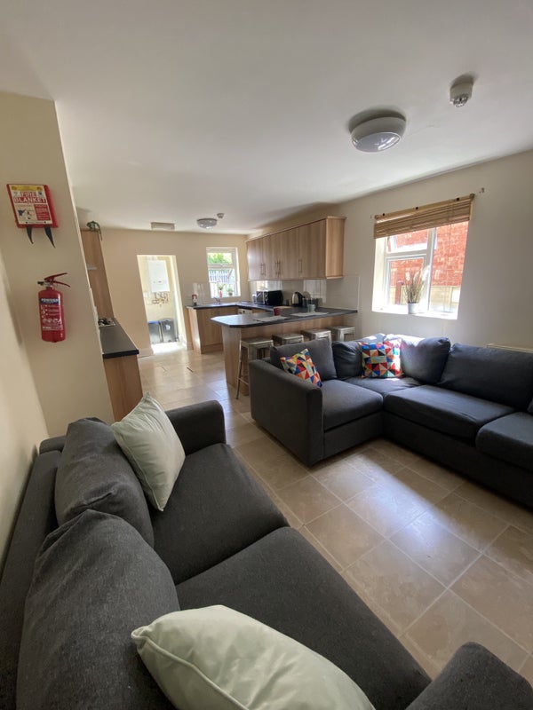 1 double bedrooms. £580 All bills included - student accommodation in Cheltenham - img_2