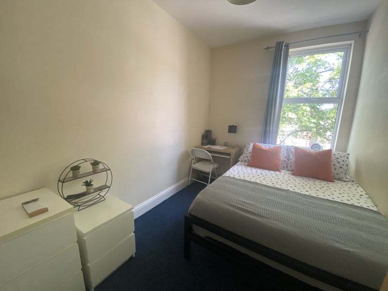 1 double bedrooms. £580 All bills included - student accommodation in Cheltenham - img_3