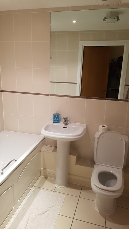 1 Double Ensuite in building w gym & parking £850 - student accommodation in Woking - img_3