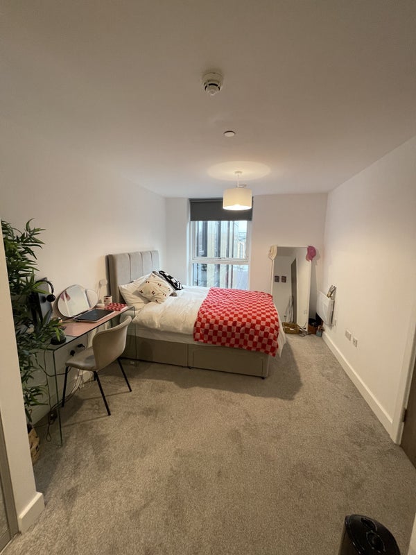 1 double room in 2 bed flat. Mercer West - student accommodation in Leeds City Centre - img_2