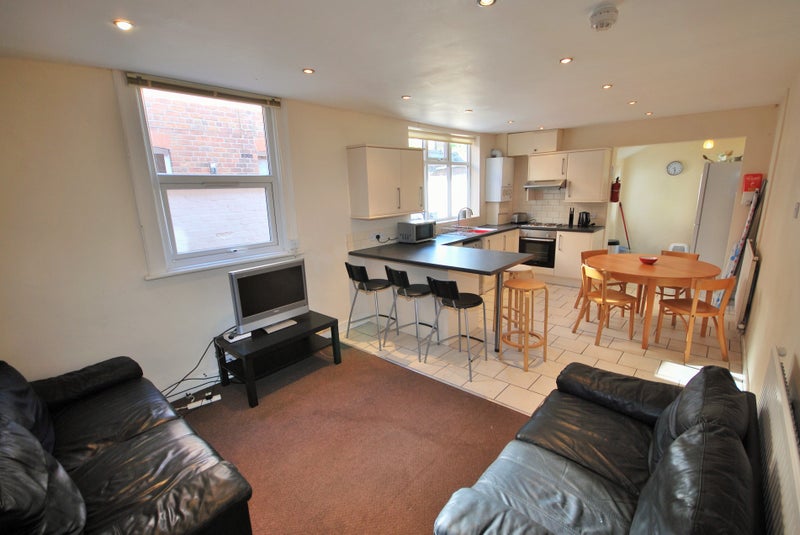 1 Large room Queens Road  all Bills inc  625 - student accommodation in Chester - img_7