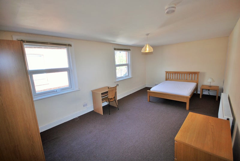 1 Large room Queens Road  all Bills inc  625 - student accommodation in Chester - img_1