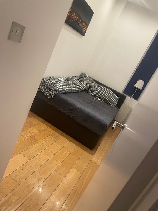 1 Medium Room, with double bed - student accommodation in Earl's Court - img_1