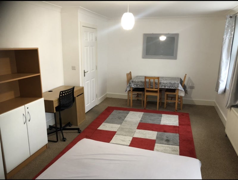  1 Modern KINGSIZE furnished room  - student accommodation in Forest Gate - img_1