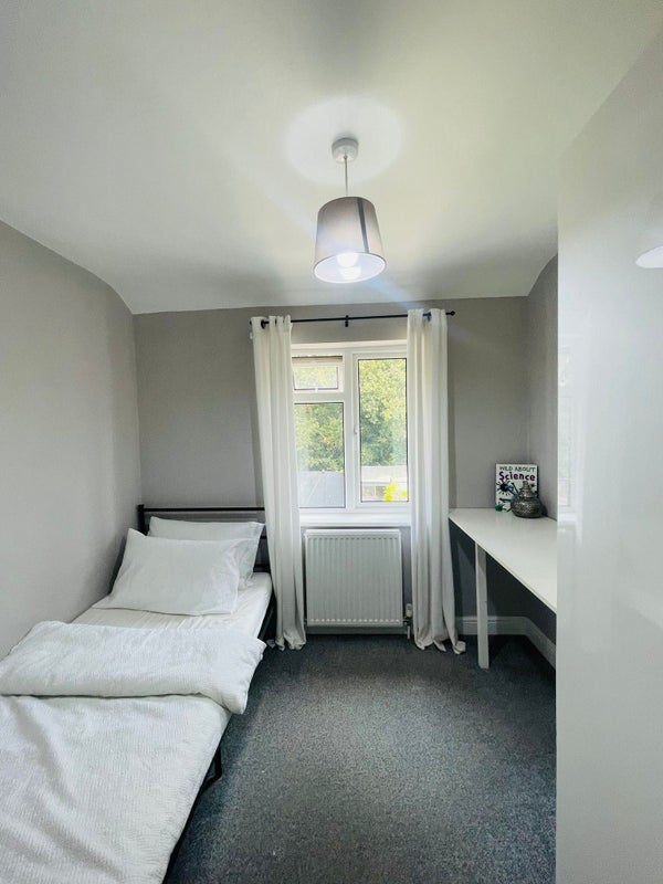 1 Single room to rent for female - student accommodation in Chelmsford - img_7
