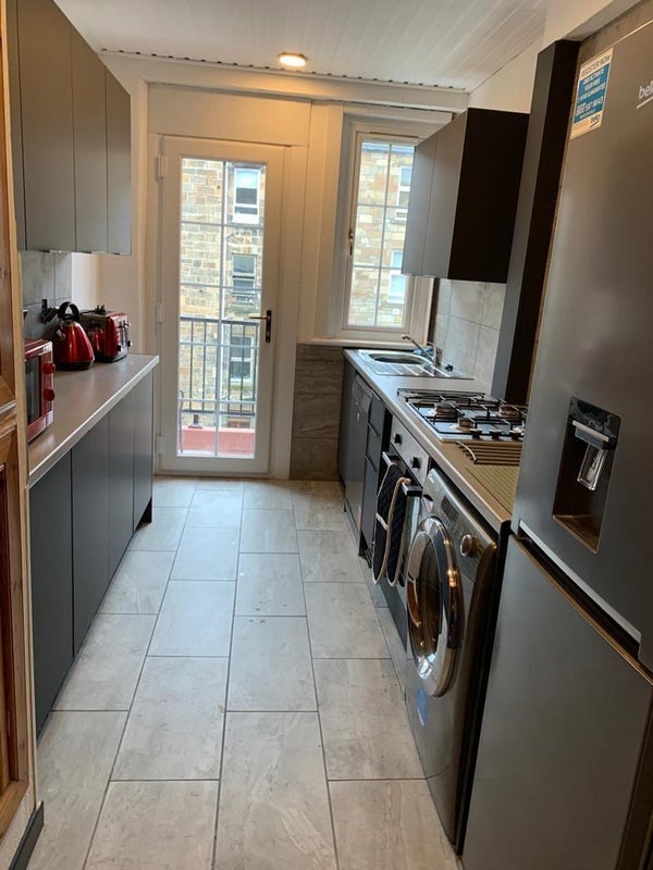 1-Month Sublet: Double Room in 4BHK (G31 2NT) - £5 - student accommodation in Dennistoun - img_3