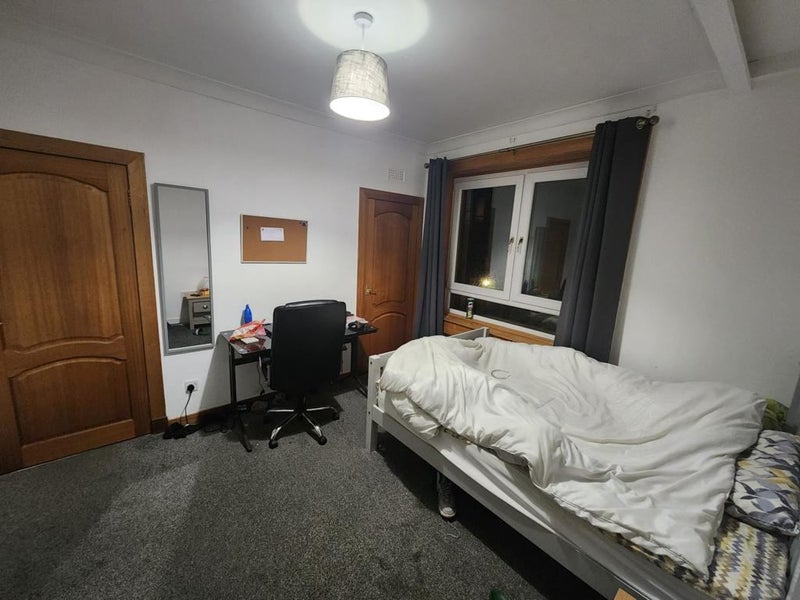1-Month Sublet: Double Room in 4BHK (G31 2NT) - £5 - student accommodation in Dennistoun - img_5
