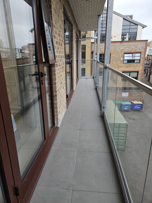 2 Bed Flat with  2Bthrooms in Great location - student accommodation in Old Street - img_5