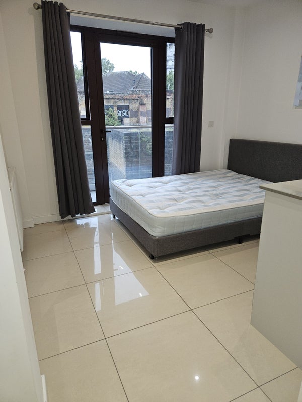 2 Bed Flat with  2Bthrooms in Great location - student accommodation in Old Street - img_1