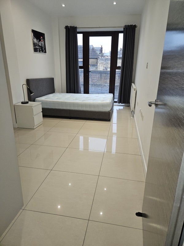 2 Bed Flat with  2Bthrooms in Great location - student accommodation in Old Street - img_2