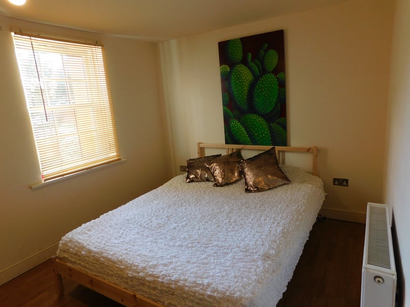 2 bedroom deluxe apartment ensuite rooms - student accommodation in Shifnal - img_7