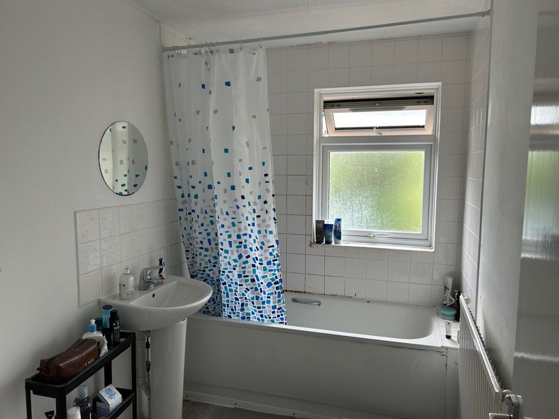 2 bedrooms available in 4 bedroom house in Ealing - student accommodation in South Ealing - img_6