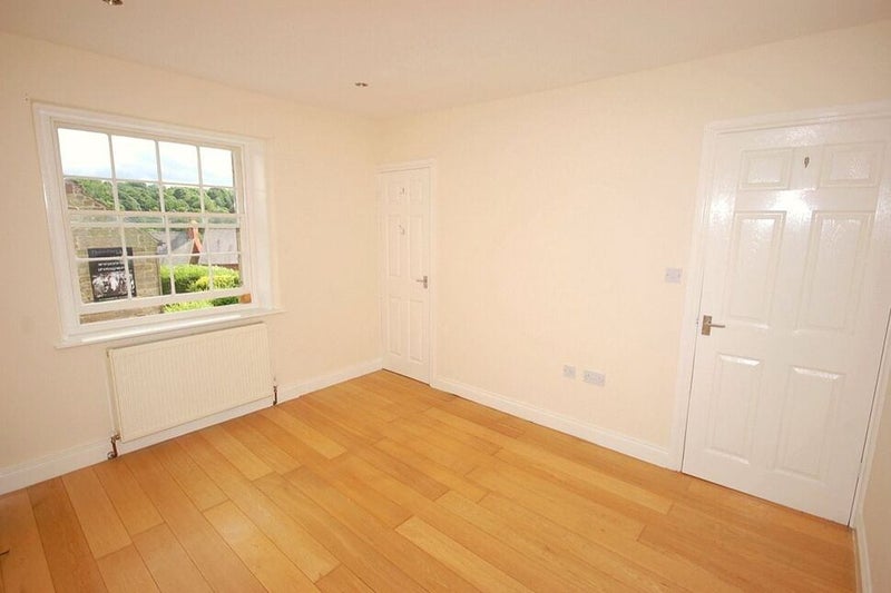 2 bedrooms available. Near station. INC Bills - student accommodation in Southall