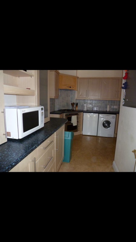 2 Double Bedrooms and 1 Single in a Househare - student accommodation in Bournemouth - img_4