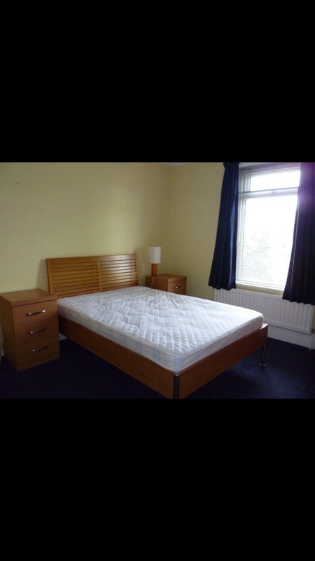 2 Double Bedrooms and 1 Single in a Househare - student accommodation in Bournemouth - img_2