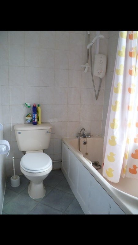2 Double Bedrooms and 1 Single in a Househare - student accommodation in Bournemouth - img_6