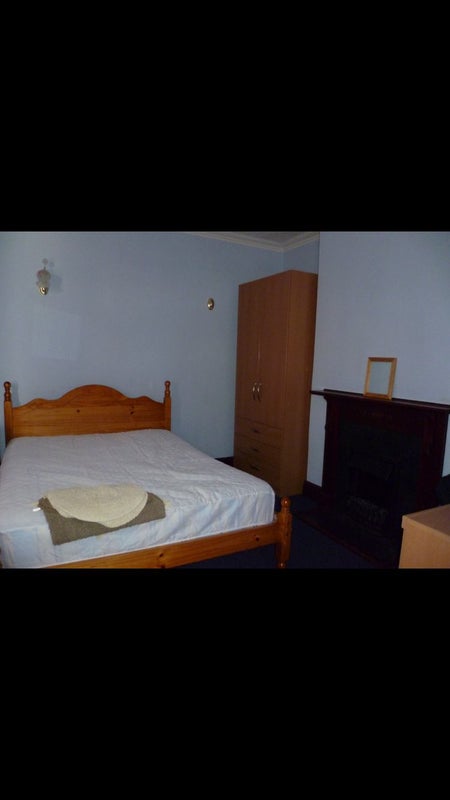 2 Double Bedrooms and 1 Single in a Househare - student accommodation in Bournemouth - img_1