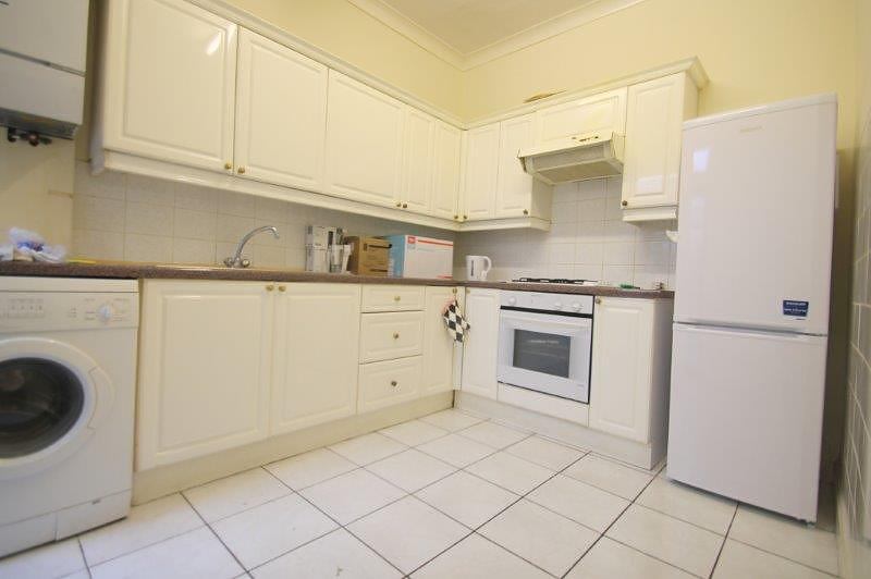 2 double bedrooms in a garden house - student accommodation in Norbury - img_4