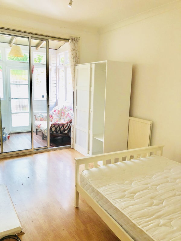 2 double bedrooms in a garden house - student accommodation in Norbury - img_1