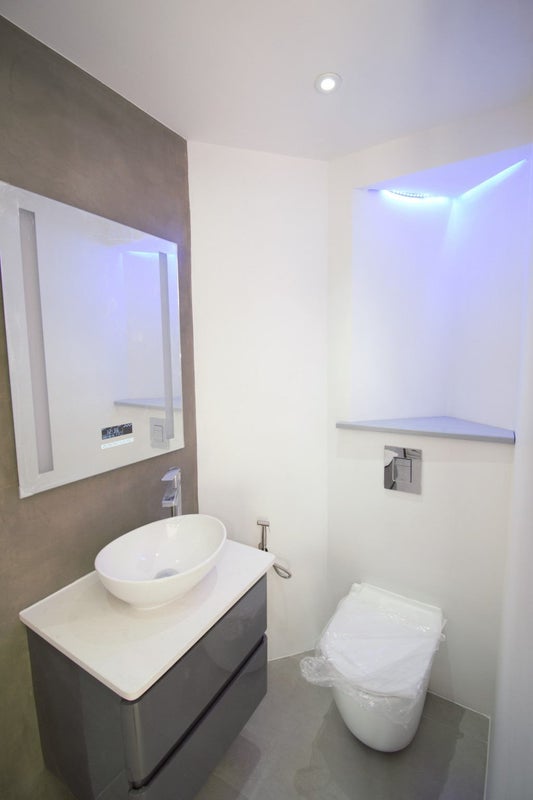 Large, light en-suite room for 1 (almost studio!) student accommodation in East Acton - img_6