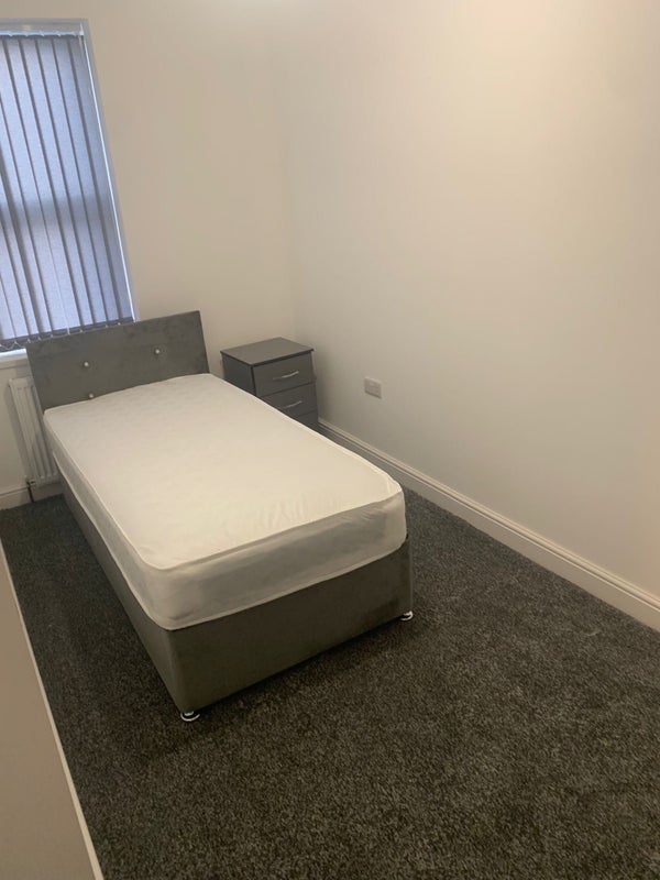 2 double rooms 1 with en-suite available - student accommodation in South Shields - img_3