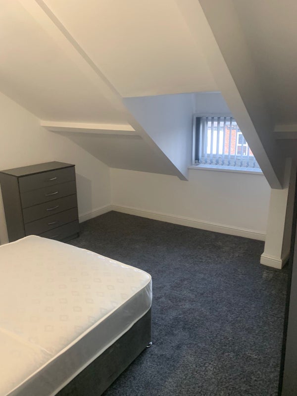 2 double rooms 1 with en-suite available - student accommodation in South Shields - img_2
