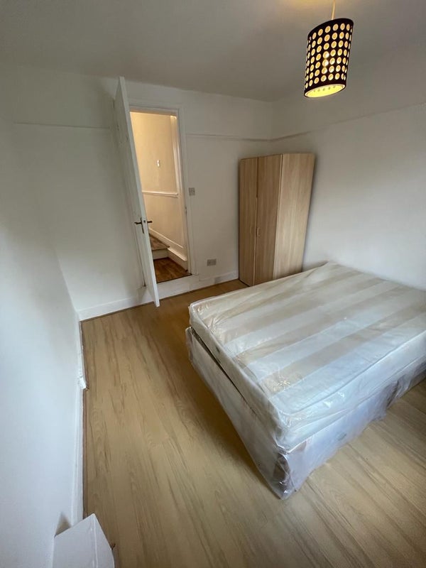 2 Double Rooms For Singles In Leyton - student accommodation in Leyton - img_1