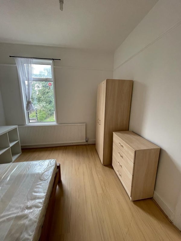 2 Double Rooms For Singles In Leyton - student accommodation in Leyton - img_2