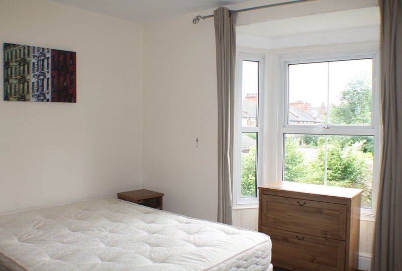 22-30 y/o TREE LINED Avenue Ensuite Houseshare - student accommodation in Hull - img_6