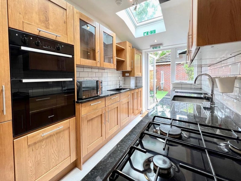 25min to Waterloo, Kingston &Sutton! New En-Suite - student accommodation in Worcester Park - img_3