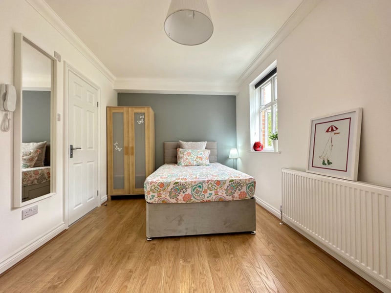 25min to Waterloo, Kingston &Sutton! New En-Suite - student accommodation in Worcester Park - img_7