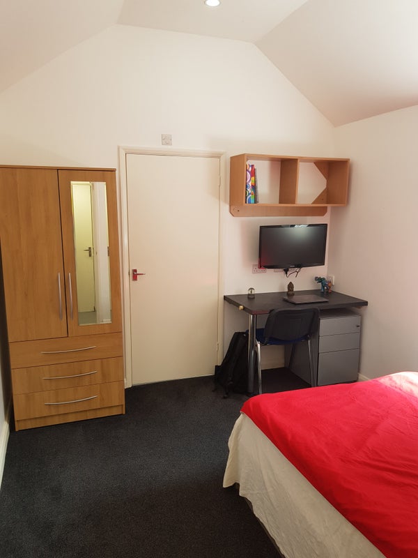 2-Bed Flat Victoria Park Road Near Leicester Uni - student accommodation in Leicester - img_1
