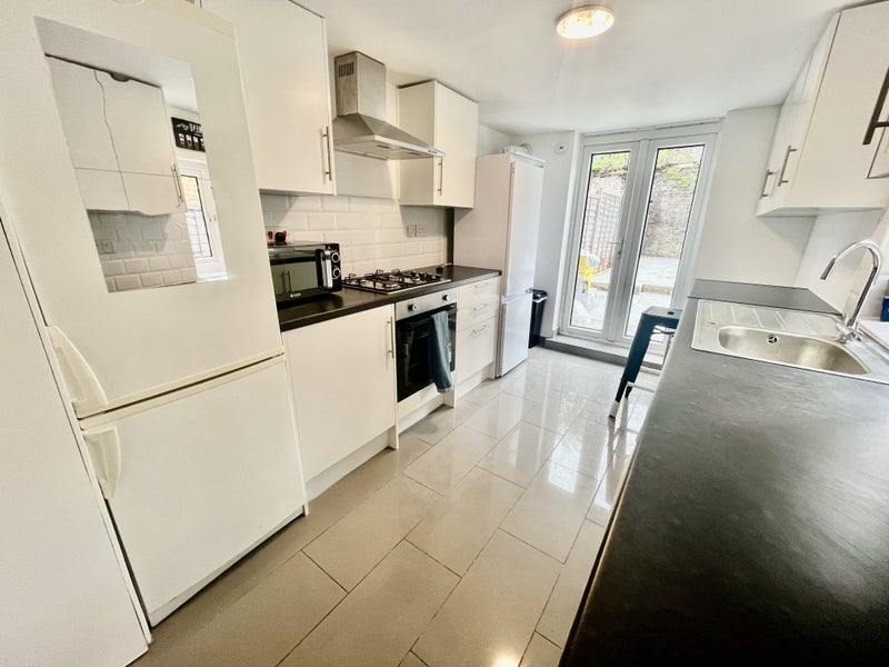 3 Bedrooms Available In Tooting - student accommodation in Tooting - img_11