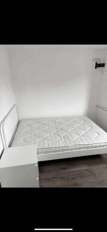 accommodation/3-double-rooms-available-near-greenbank-park/13082024_92954870.jpg