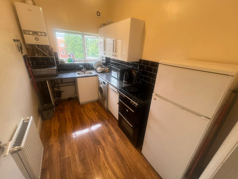 3 Spacious doubles in Goswell RD - £277pw (SEP) - student accommodation in Angel - img_7