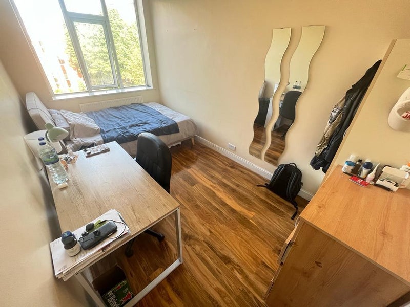 3 Spacious doubles in Goswell RD - £277pw (SEP) - student accommodation in Angel - img_3
