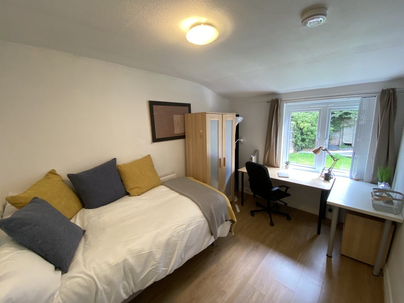 4 Bed, 2 Bath Charter Avenue House Available Now - student accommodation in Coventry - img_1