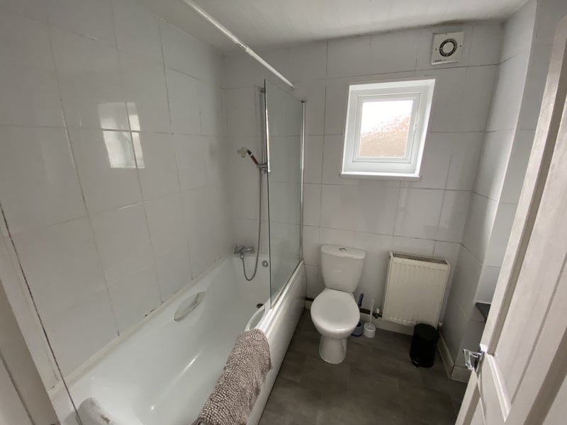 4 Bed, 2 Bath Charter Avenue House Available Now - student accommodation in Coventry - img_8