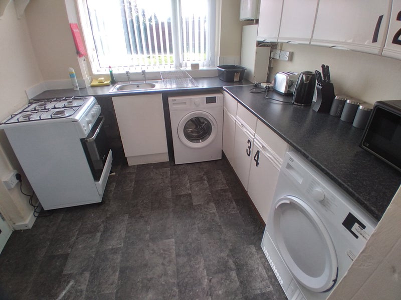 4 Bed House in Sheldon (B33) - Benefits Only - student accommodation in Birmingham - img_3
